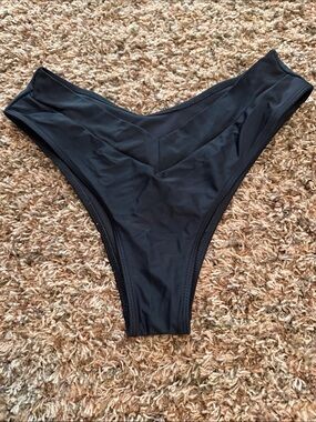 SHEIN Black High-Cut V-Waist Bikini Bottom